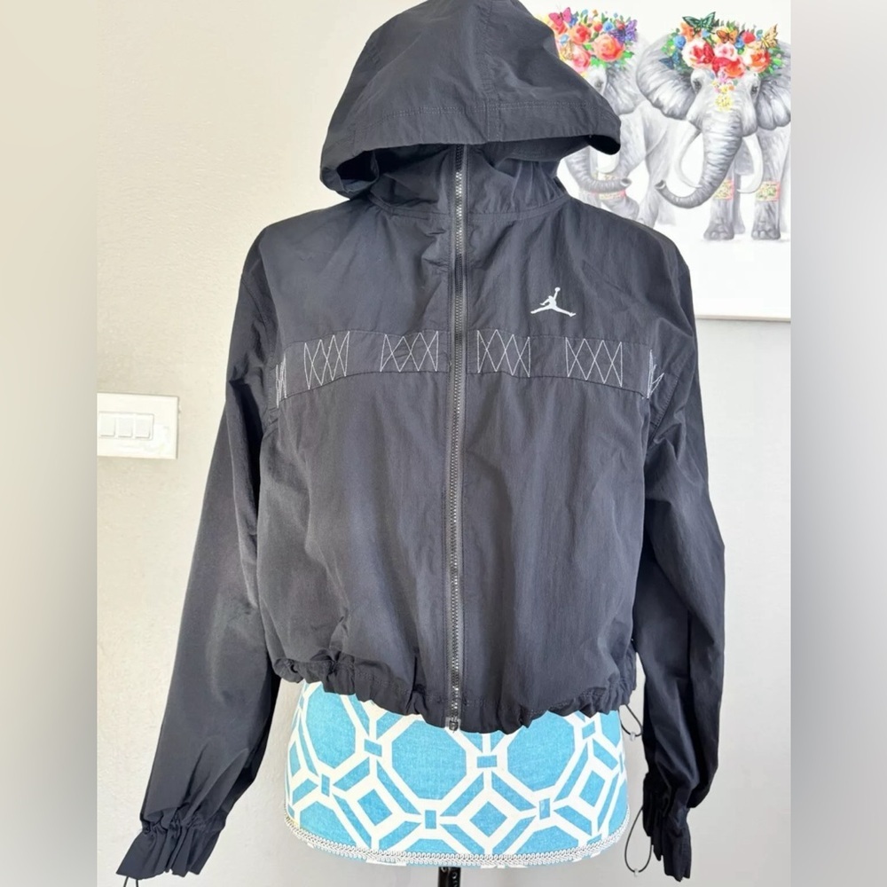 Jordan Sport Women's Lightweight Jacket Size Small